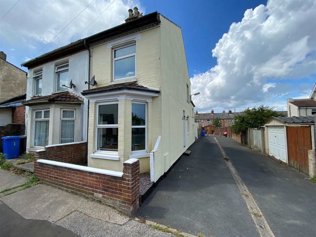 3 bed semidetached house for sale in Richmond Road, Lowestoft, Suffolk NR33, £150,000 Zoopla