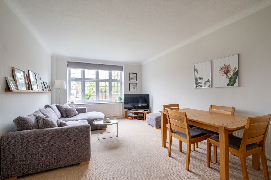 2 bed flat to rent in Streatham Close, Leigham Court Road, London SW16