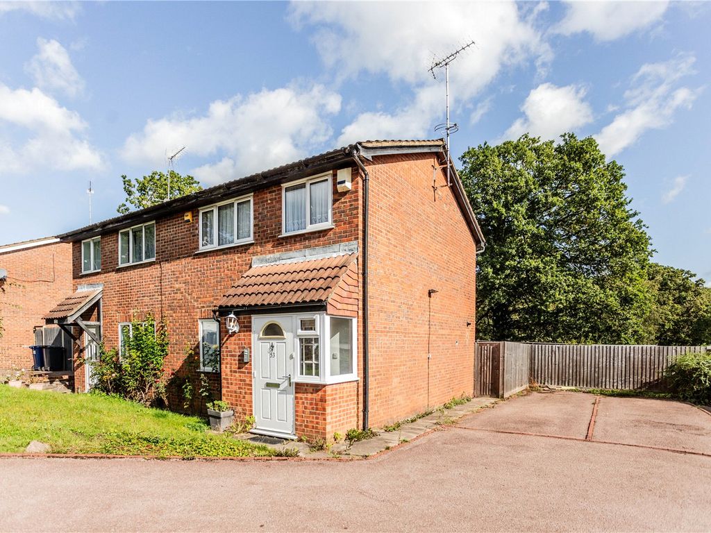 3 bed semidetached house for sale in Marshalls Close, London N11, £