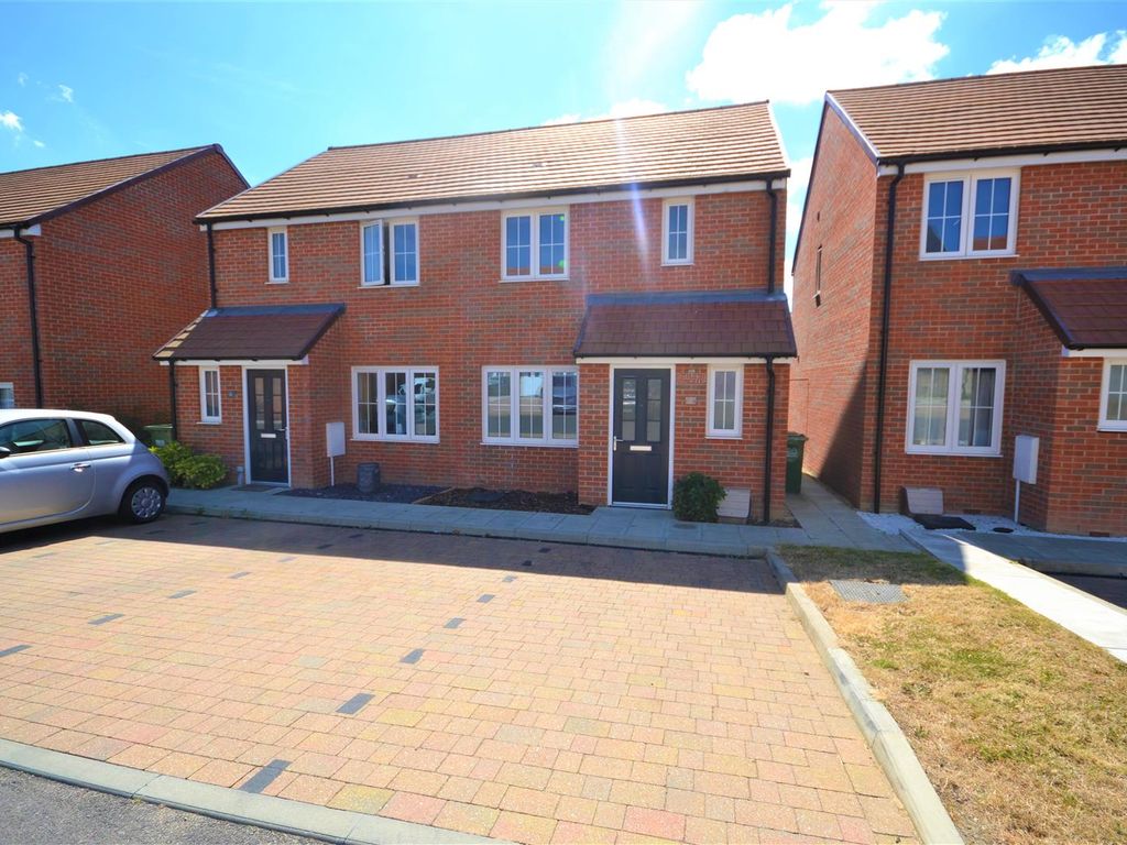 3 bed semidetached house for sale in Primrose Field, Stone Cross