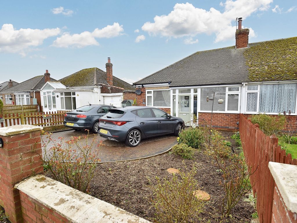3 bed bungalow for sale in Croft Bank, Skegness PE24, £215,000 Zoopla