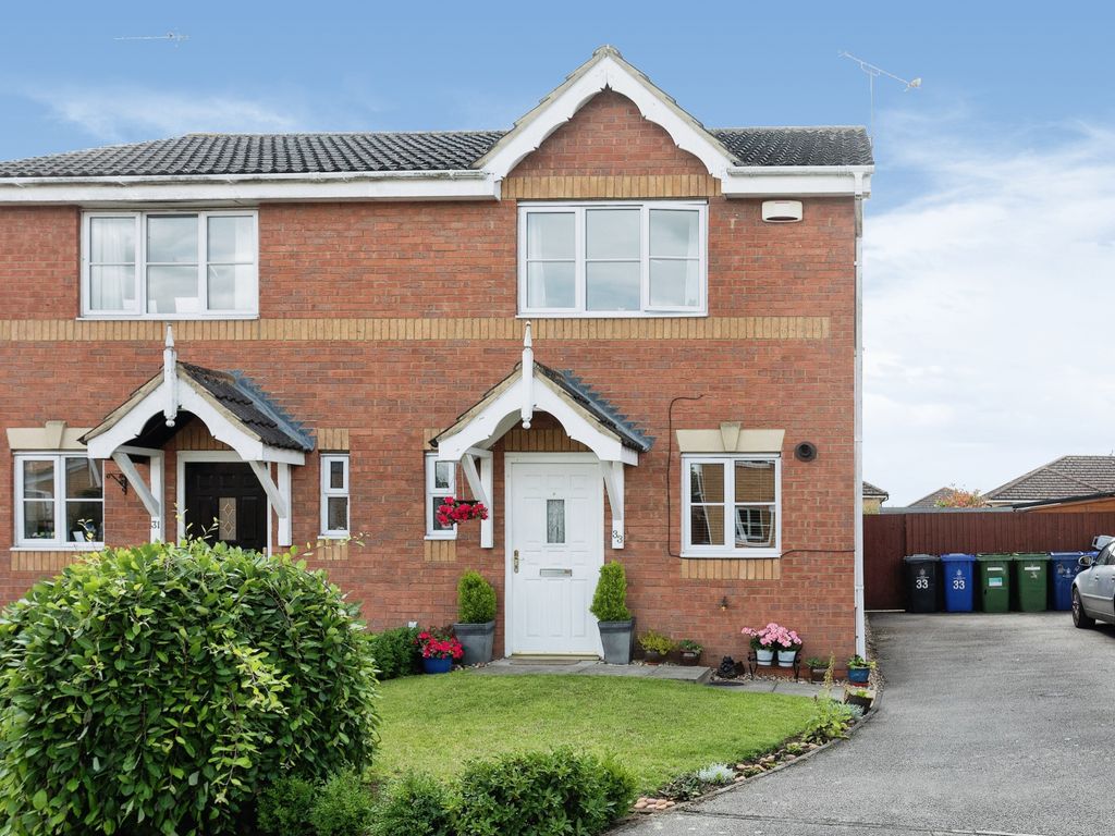 2 bed semidetached house for sale in Moors Close, Deanshanger, Milton