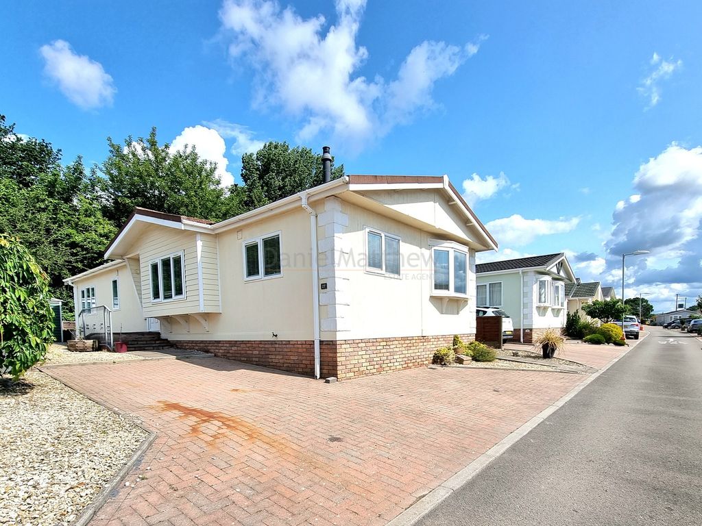 3 bed detached bungalow for sale in Heronston Lane, Bridgend, Bridgend