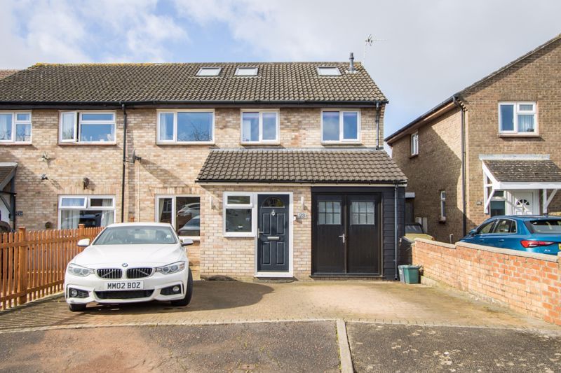 5 bed semidetached house for sale in Slade Close, Sully, Penarth CF64