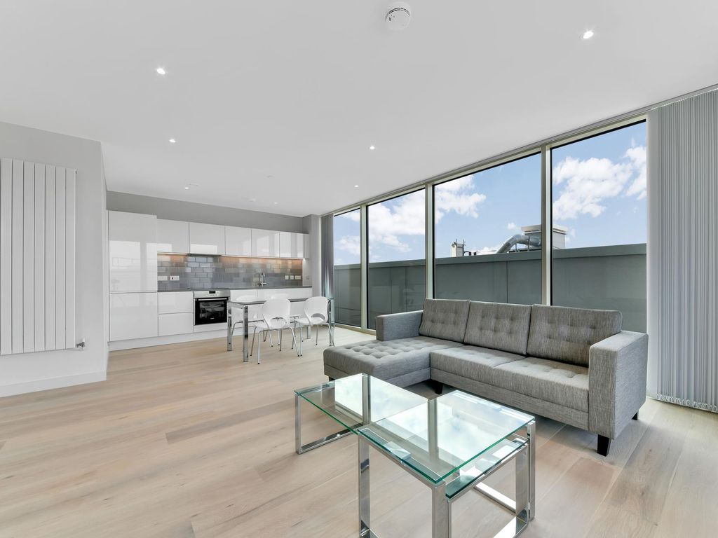 1 bed flat for sale in Liner House, Royal Wharf, London E16, £550,000 -  Zoopla