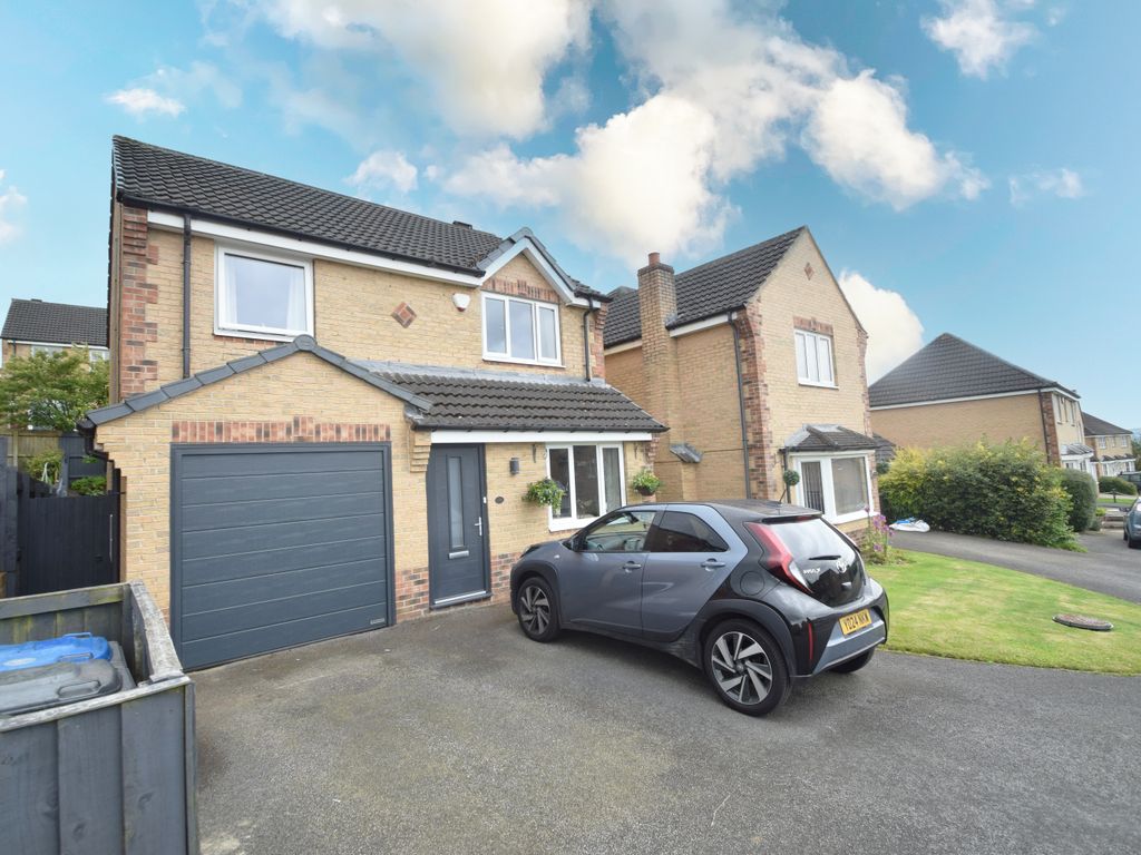 4 bed detached house for sale in Stead Hill Way, Thackley, Bradford
