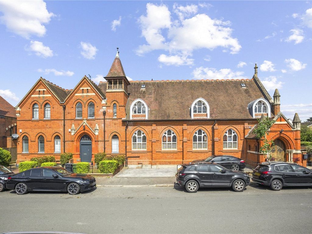 2 bed semidetached house for sale in Buxton Road, London E4, £
