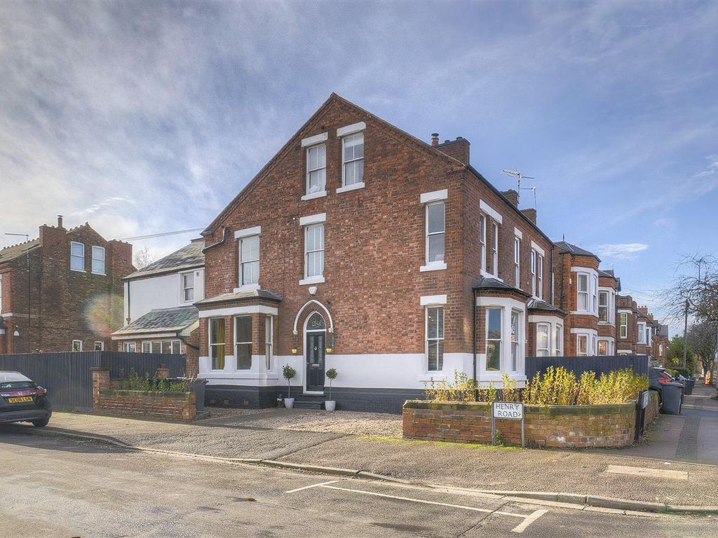 4 bed semidetached house for sale in Henry Road, West Bridgford
