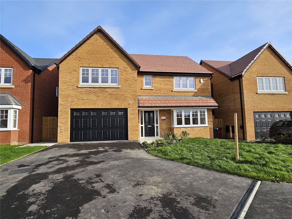 5 bed detached house for sale in Lomond Gardens, Blackburn, Lancashire