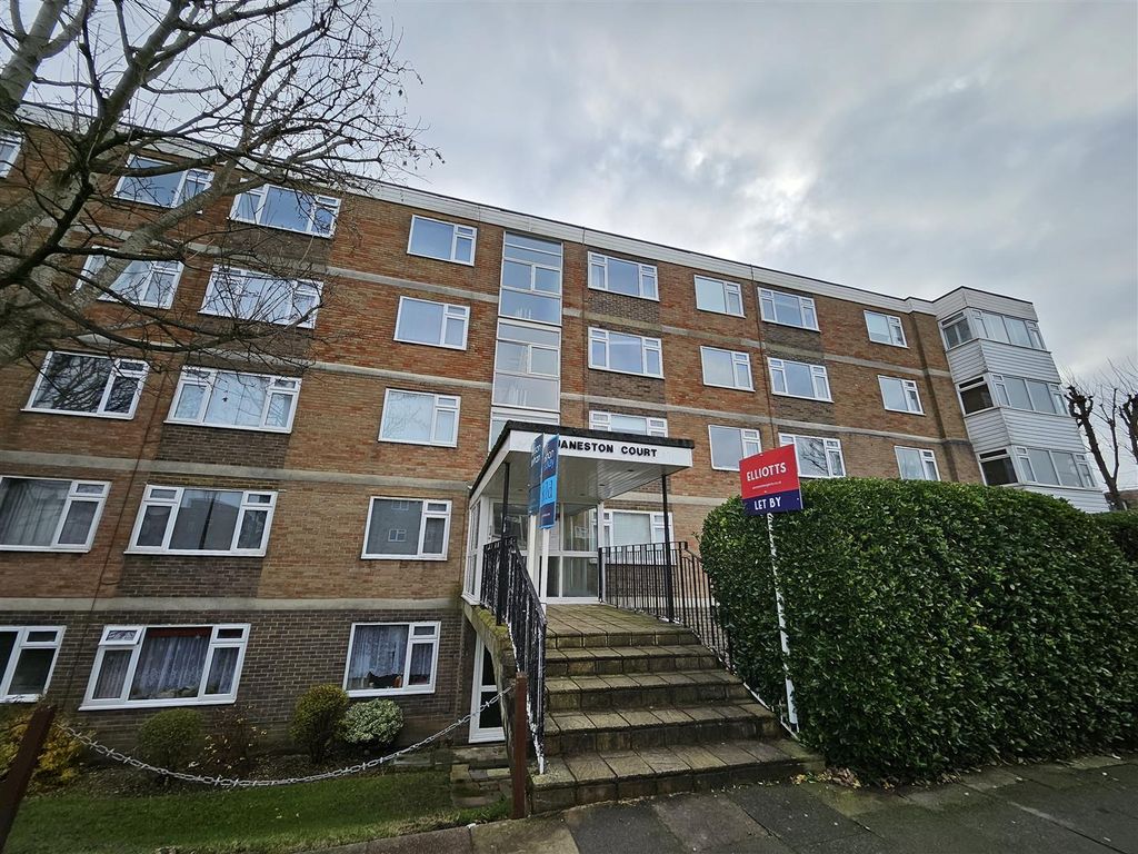 2 bed flat to rent in Wilbury Crescent, Hove BN3, £1,195 pcm Zoopla