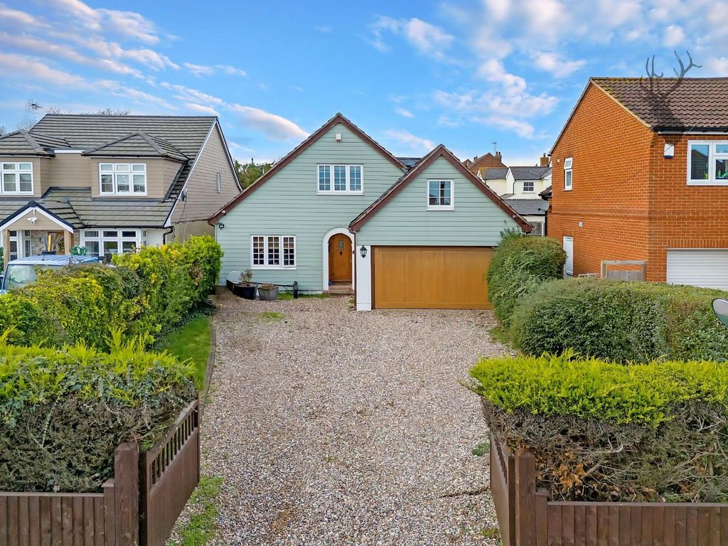 3 bed detached house for sale in Hullbridge Road, South Woodham Ferrers