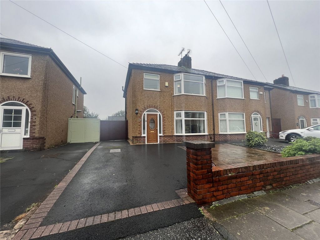 3 bed semidetached house for sale in Feniscliffe Drive, Blackburn