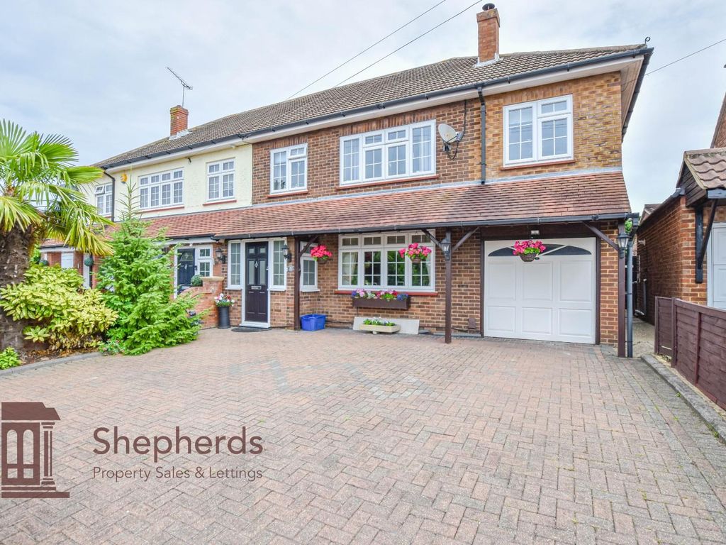 4 bed semidetached house for sale in Maplecroft Lane, Nazeing, Waltham