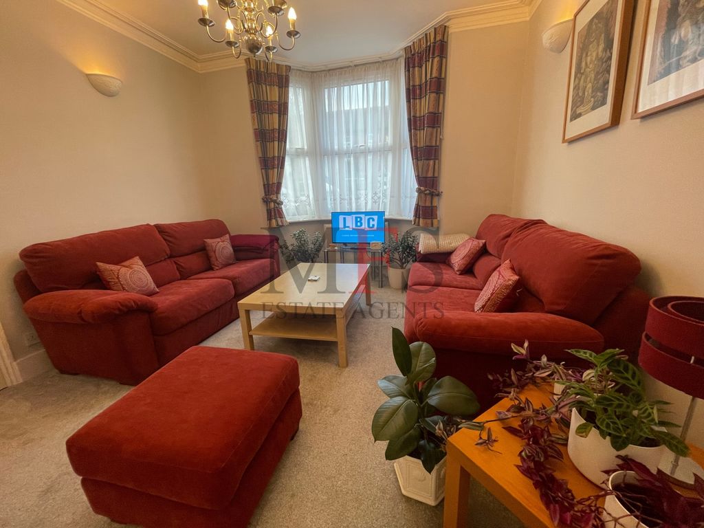 4 bed terraced house to rent in Randolph Road, Southall UB1, £2,750 pcm Zoopla