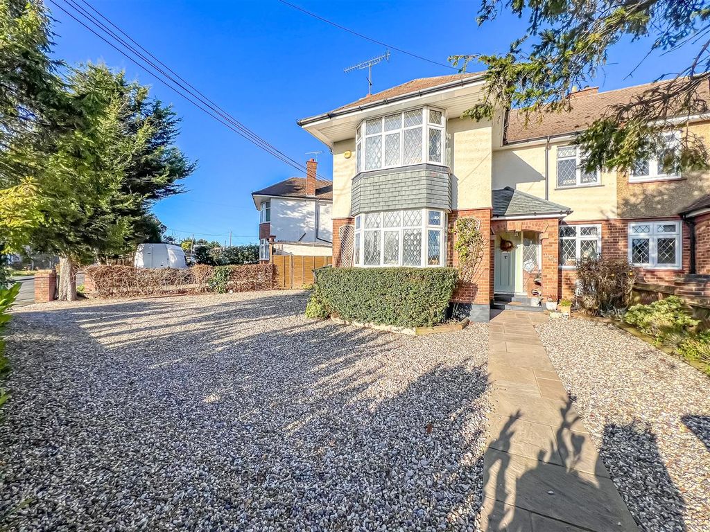 3 bed semidetached house for sale in Hockley Road, Rayleigh SS6, £