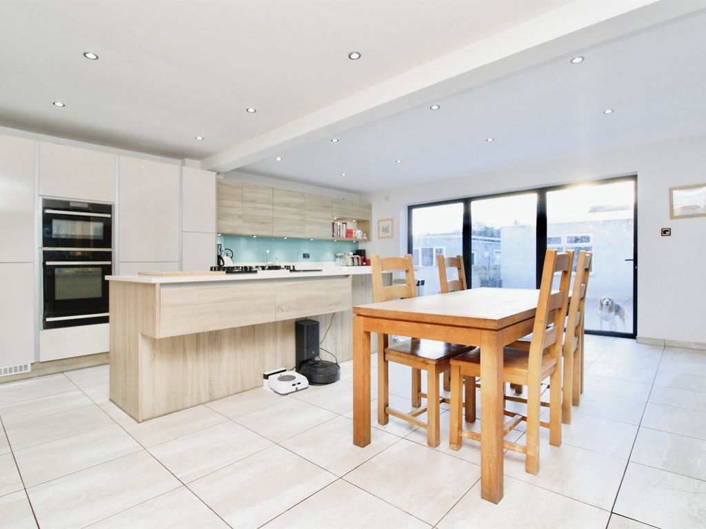 5 bed end terrace house for sale in Pembroke Close, Dinas Powys CF64