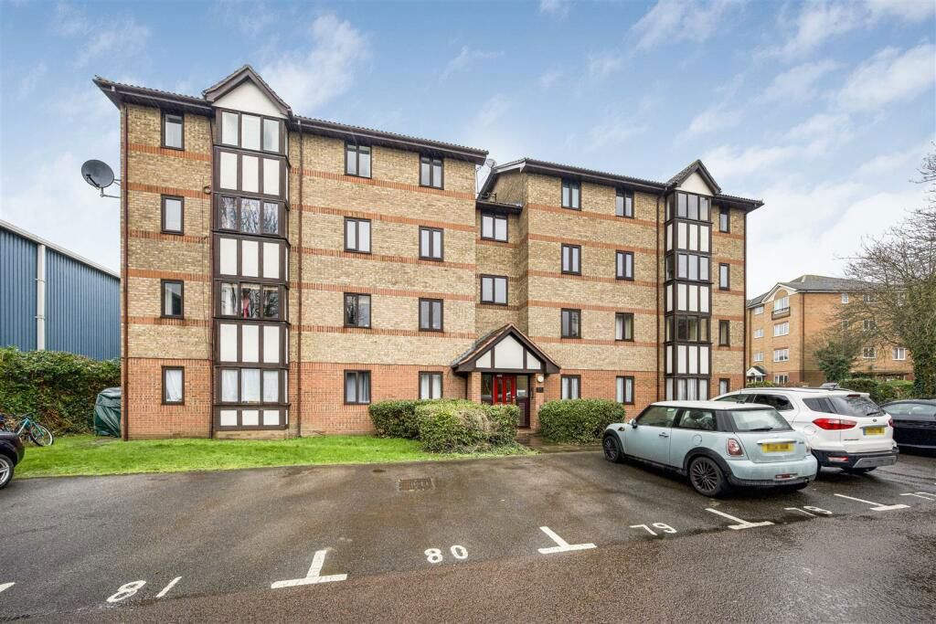 2 bed flat for sale in Varsity Drive, Twickenham TW1, £210,000 Zoopla