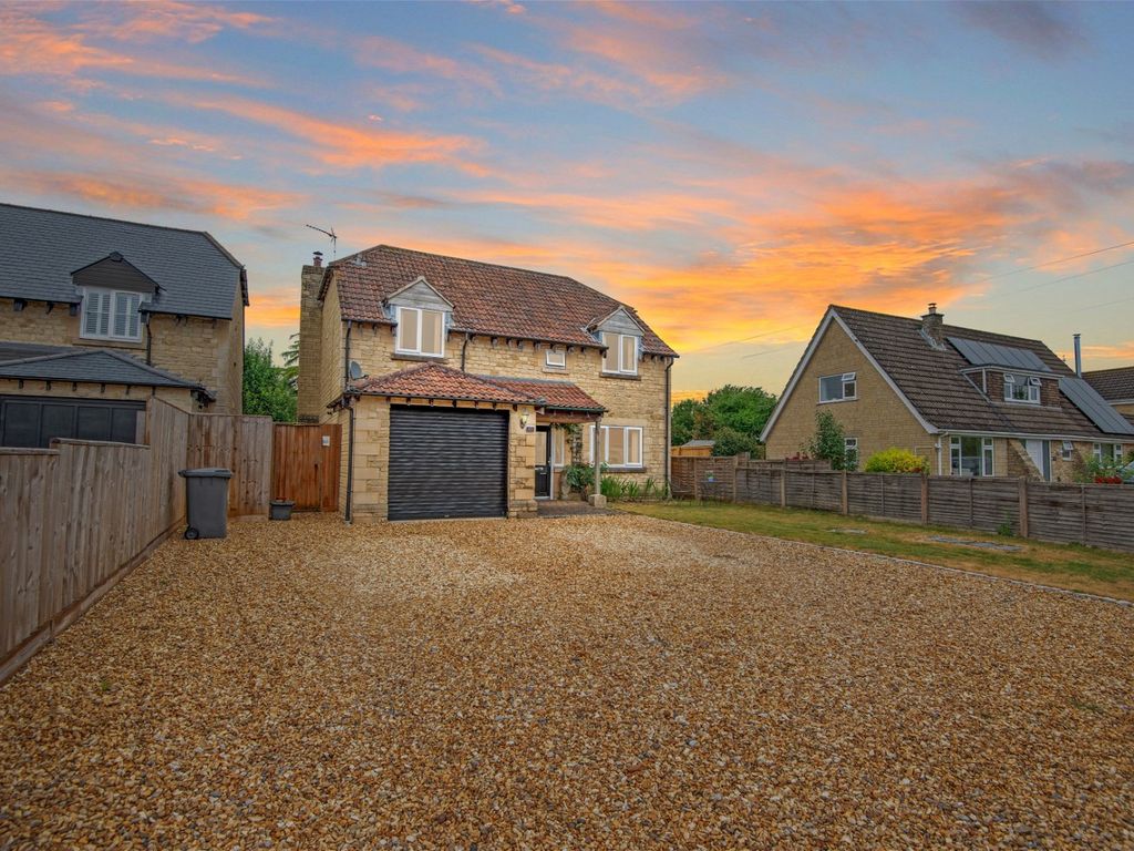 4 bed detached house for sale in Westlands Lane, Beanacre, Melksham