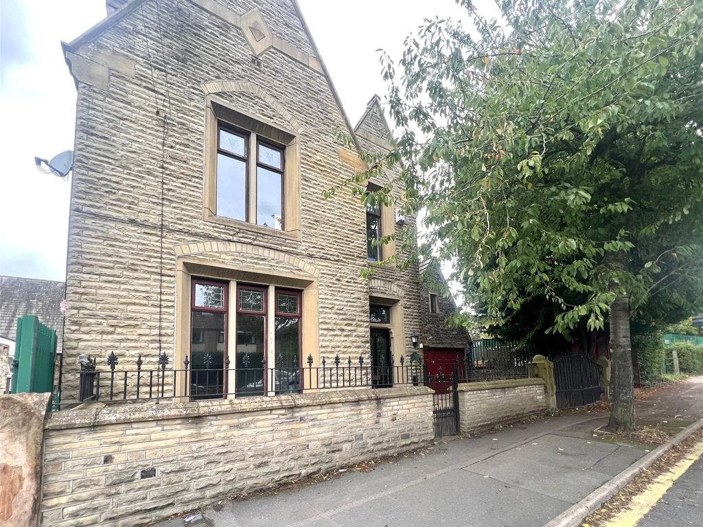 3 bed detached house for sale in Hightown Road, Liversedge, West