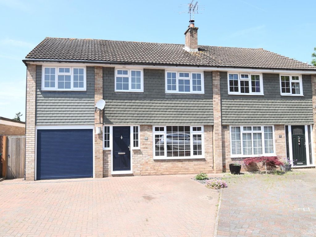 4 bed semidetached house for sale in Hag Hill Rise, Taplow, Maidenhead