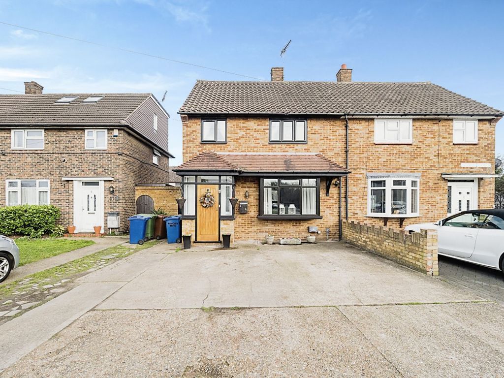 3 bed semidetached house for sale in Daiglen Drive, South Ockendon