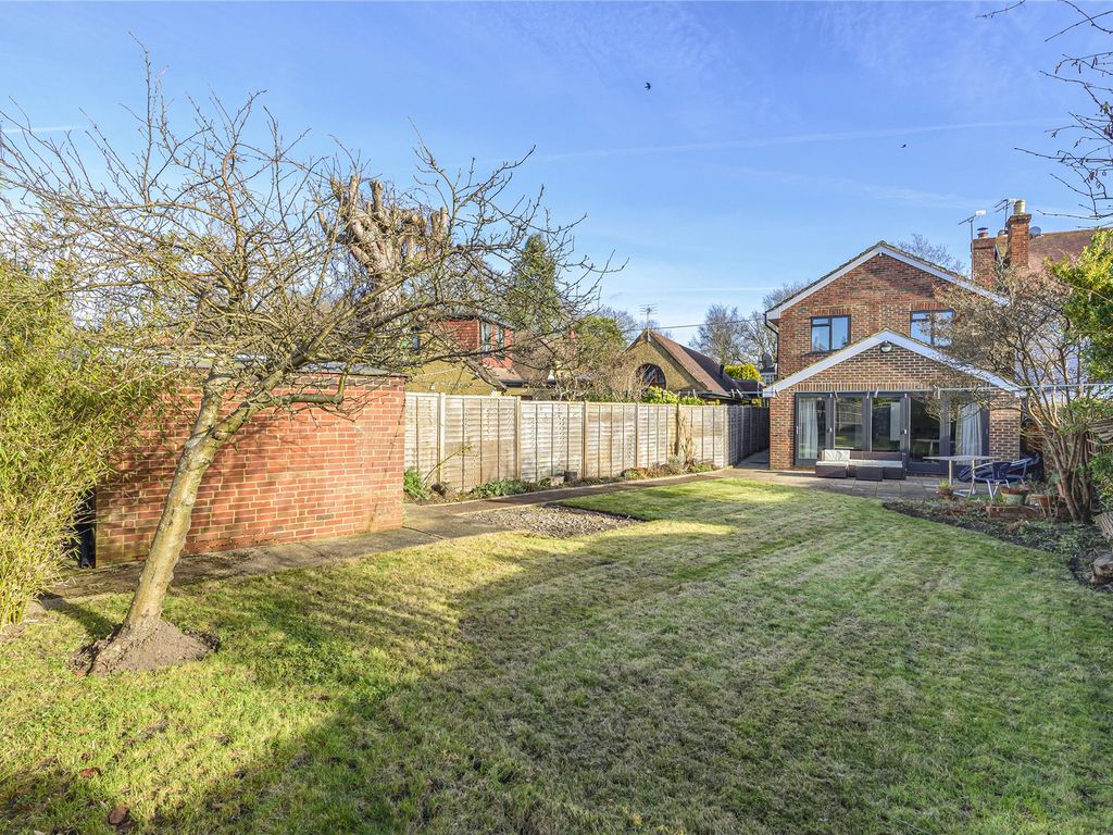3 bed detached house for sale in Chobham, Woking, Surrey GU24, £675,000