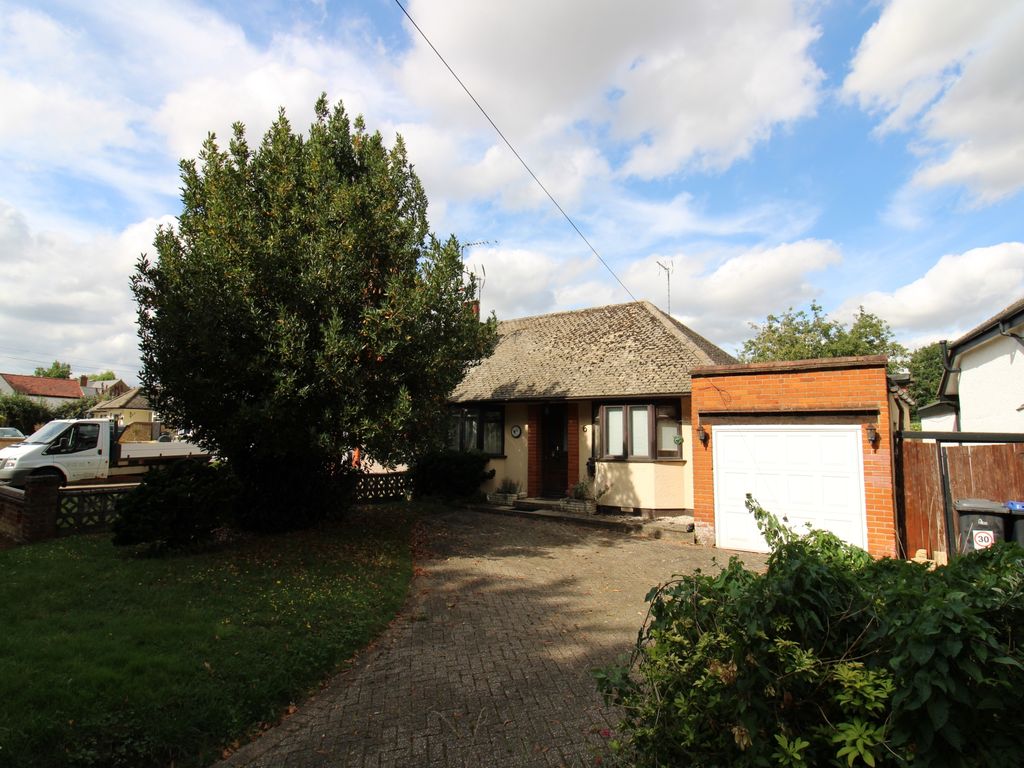 3 bed bungalow for sale in Redricks Lane, Sawbridgeworth CM21, £499,995