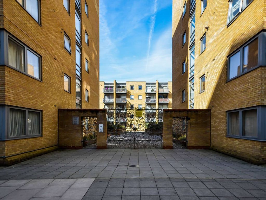 1 bed flat to rent in Lowry House, Canary Wharf, London E14 Zoopla