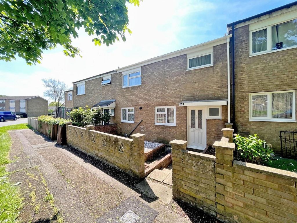 3 bed terraced house for sale in Bude Crescent, Stevenage SG1, £385,000