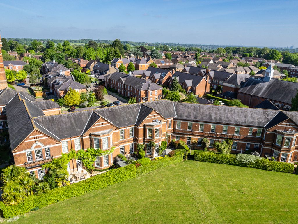 2 bed flat for sale in Cayton Road, Coulsdon CR5 Zoopla