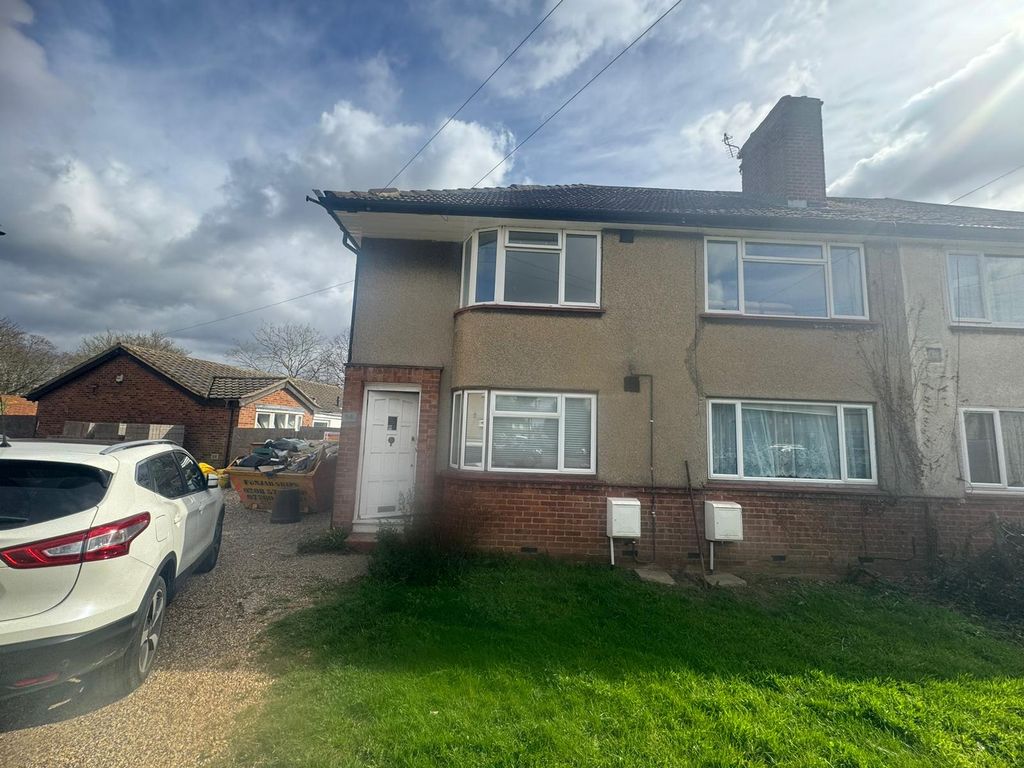 2 bed to rent in Worthing Road, Heston, Hounslow TW5, £2,000