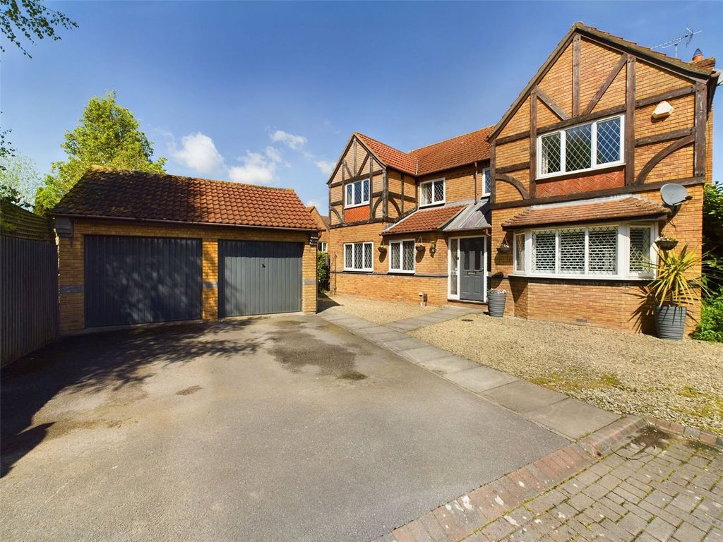 5 bed detached house for sale in Middle Croft, Abbeymead, Gloucester