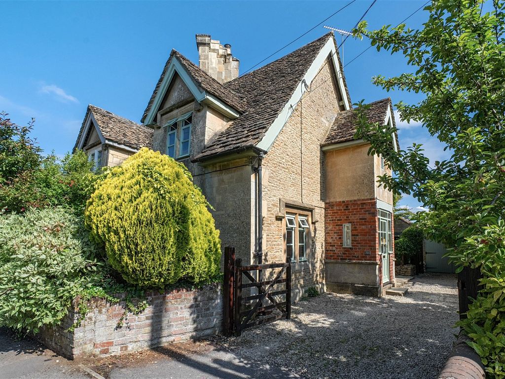 2 bed semidetached house for sale in Frogwell, Chippenham SN14, £