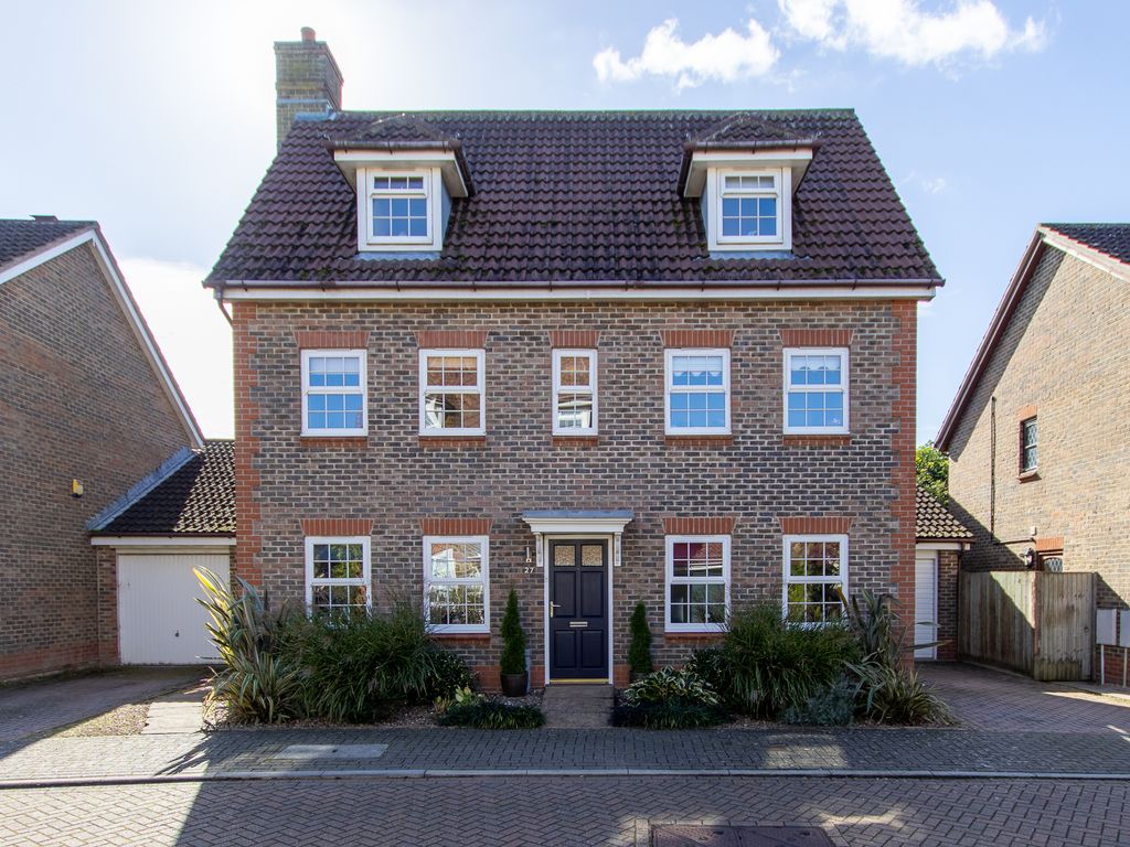 5 bed detached house for sale in Foxbridge Drive, Hunston, Chichester