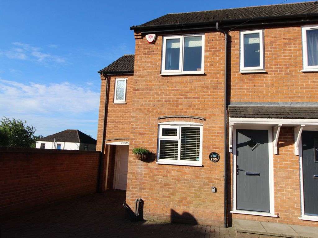 3 bed semidetached house for sale in High Street, Newhall, Swadlincote