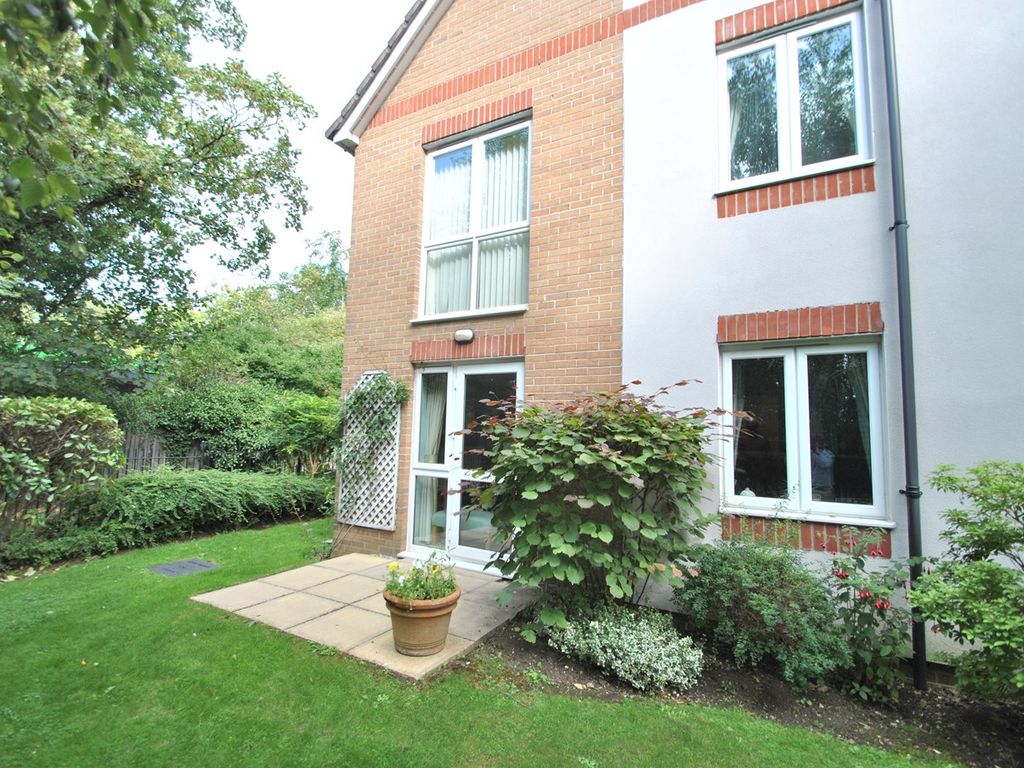 2 bed property for sale in Cheltenham Road, Cleeve, Cheltenham