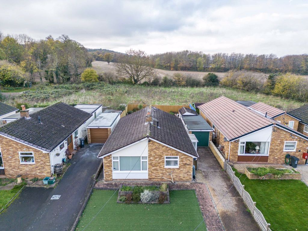 3 bed bungalow for sale in Manor Close, EastonInGordano, Bristol BS20