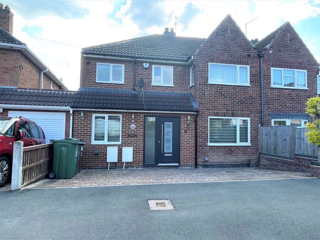 4 bed semidetached house for sale in Queensgate Drive, Birstall