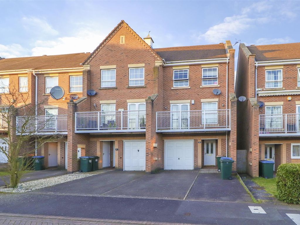 4 bed terraced house to rent in Furlong Road, Parkside, Coventry CV1, £