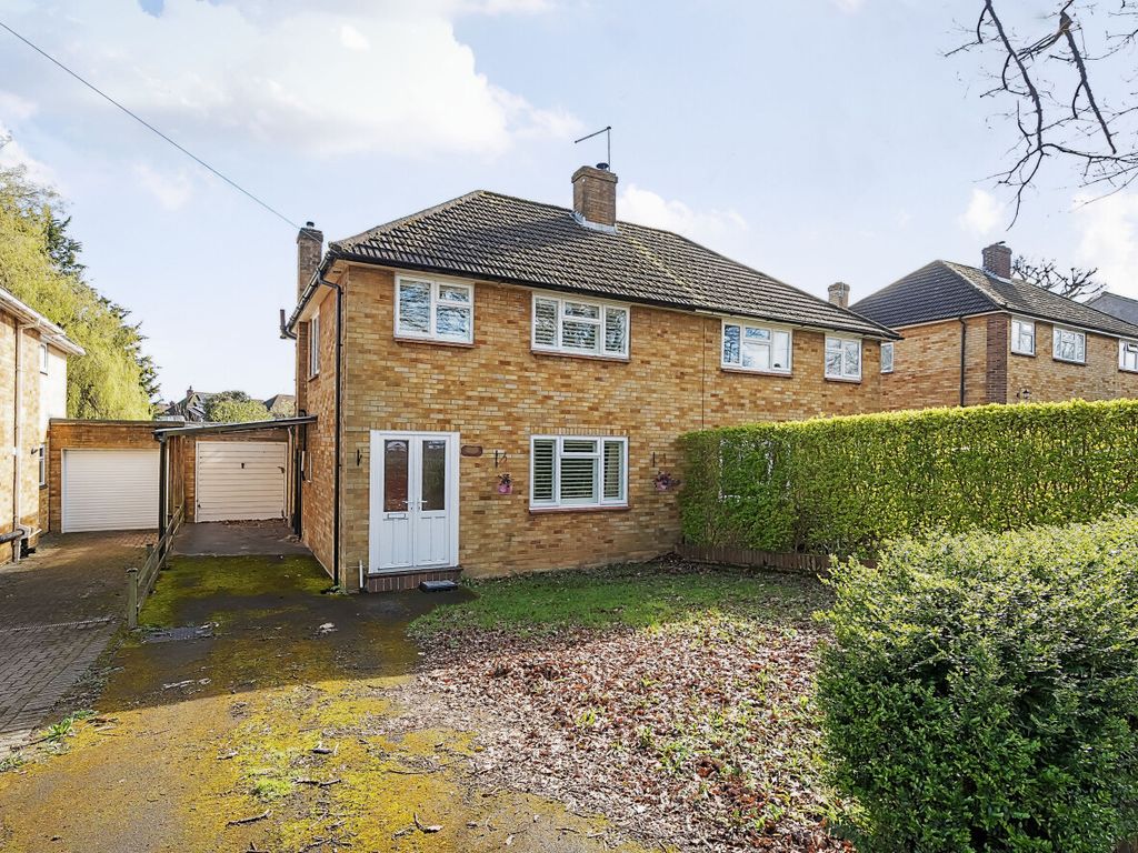 3 bed semidetached house for sale in Worplesdon Road, Guildford