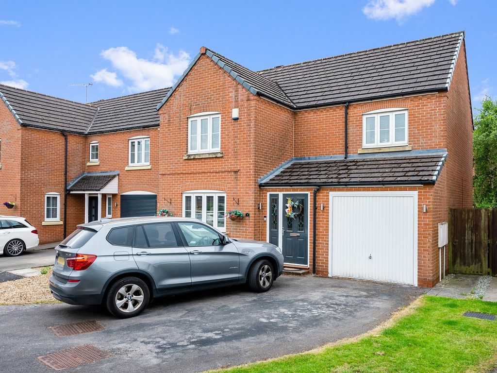 4 bed detached house to rent in Rugby Close, Orrell, Wigan, Greater