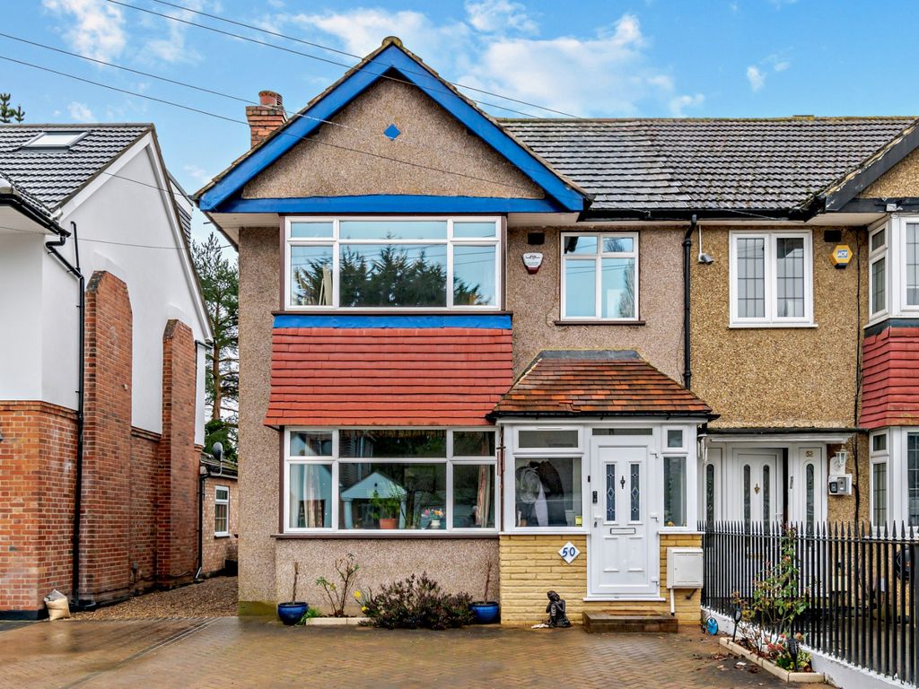 3 bed semidetached house for sale in Sylvia Avenue, Hatch End, Pinner