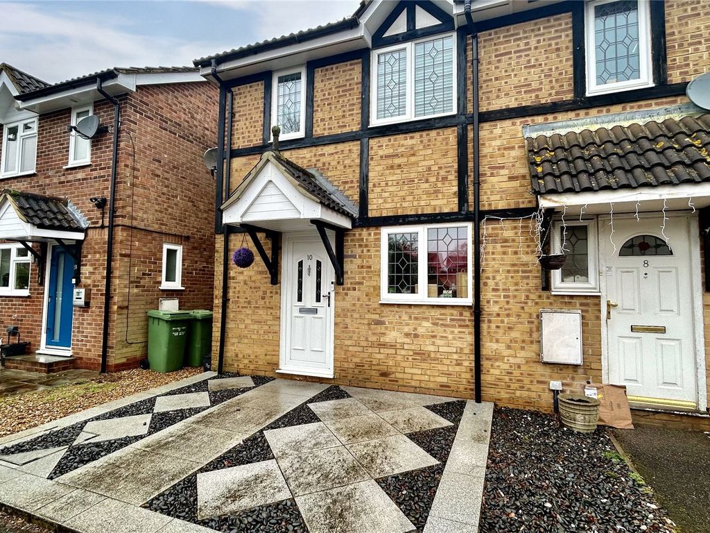 3 bed end terrace house for sale in Radcliffe Way, Bracknell, Berkshire
