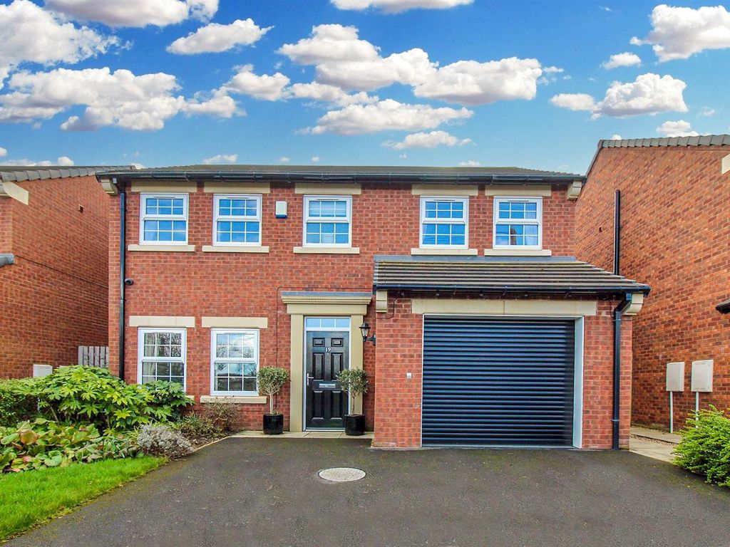 3 bed detached house for sale in Lindale Lane, Wrenthorpe, Wakefield