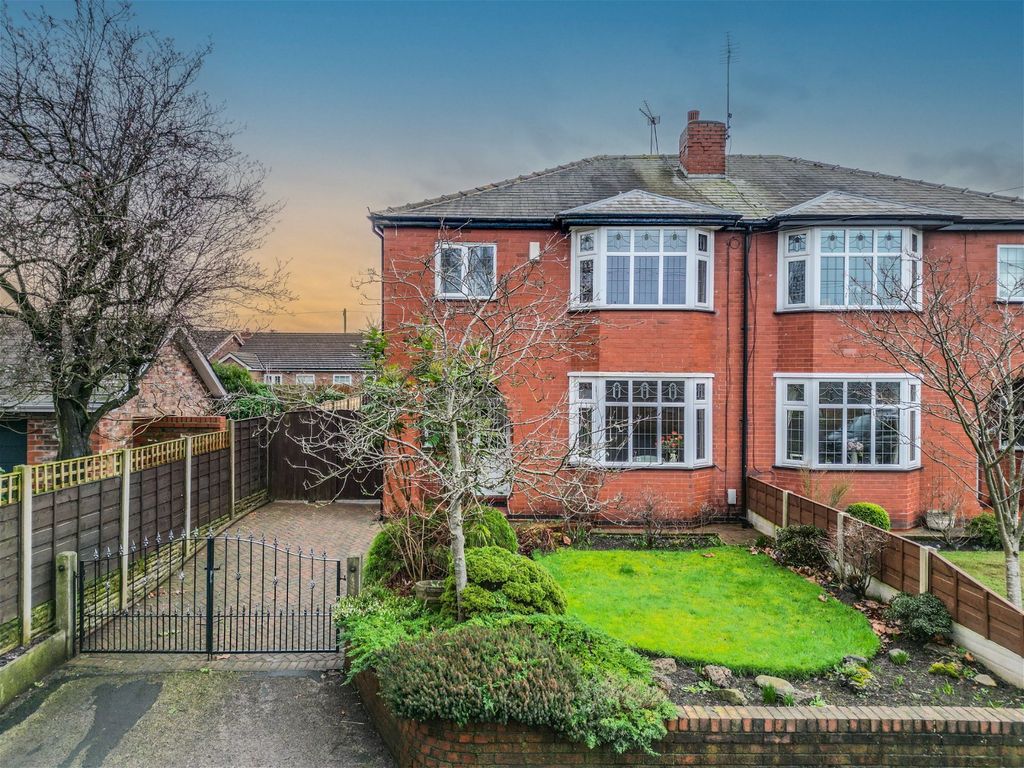 3 bed semidetached house for sale in Hillock Lane, Woolston