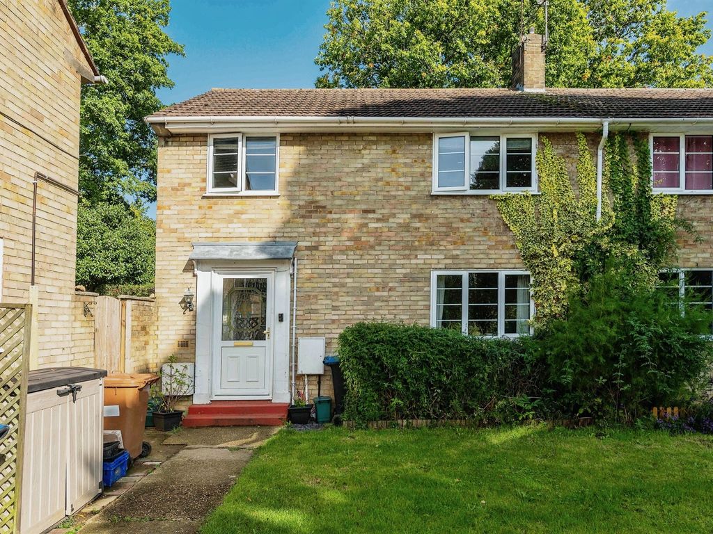 3 bed semidetached house for sale in Birds Close, Welwyn Garden City