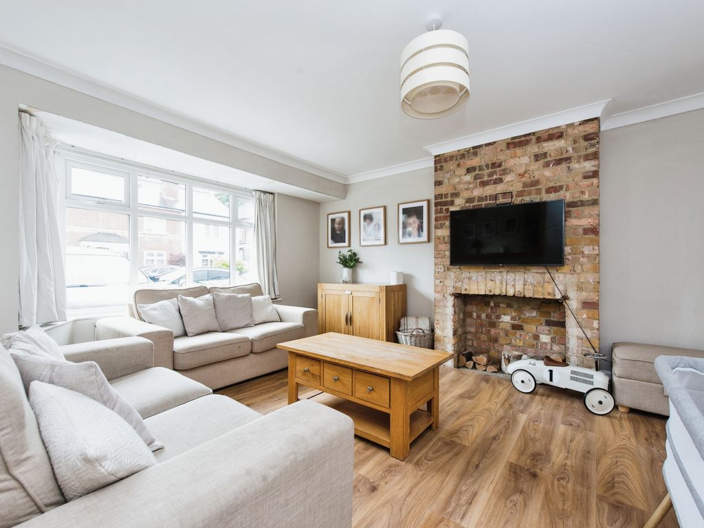 3 bed semidetached house for sale in Washington Road, Worcester Park