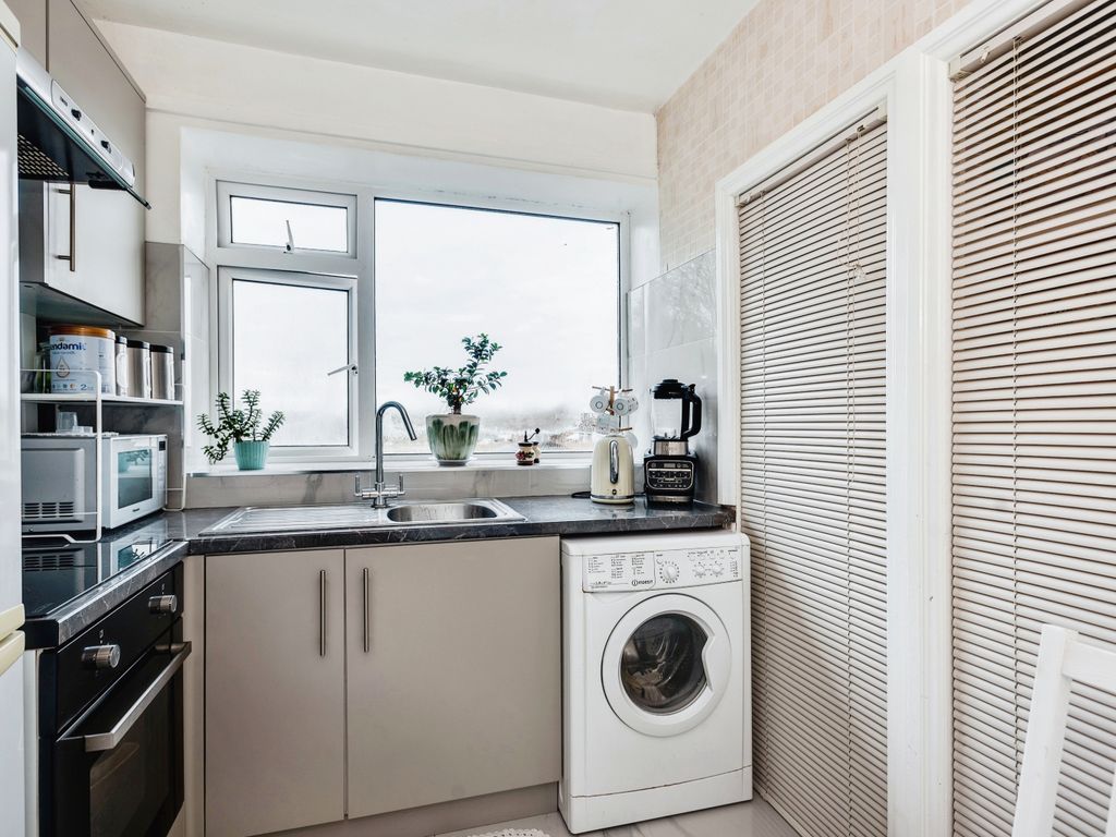 1 bed flat for sale in Whitworth Road, Swindon SN25, £110,000 Zoopla