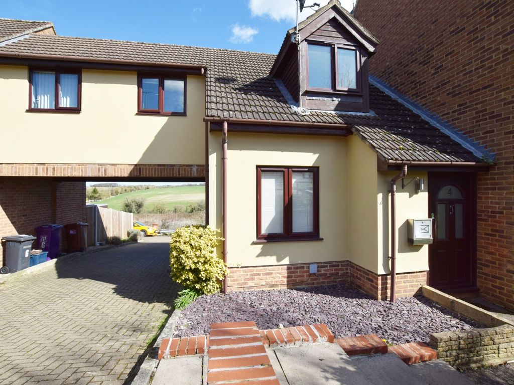 2 bed end terrace house for sale in Mayflower Close, Codicote, Hitchin