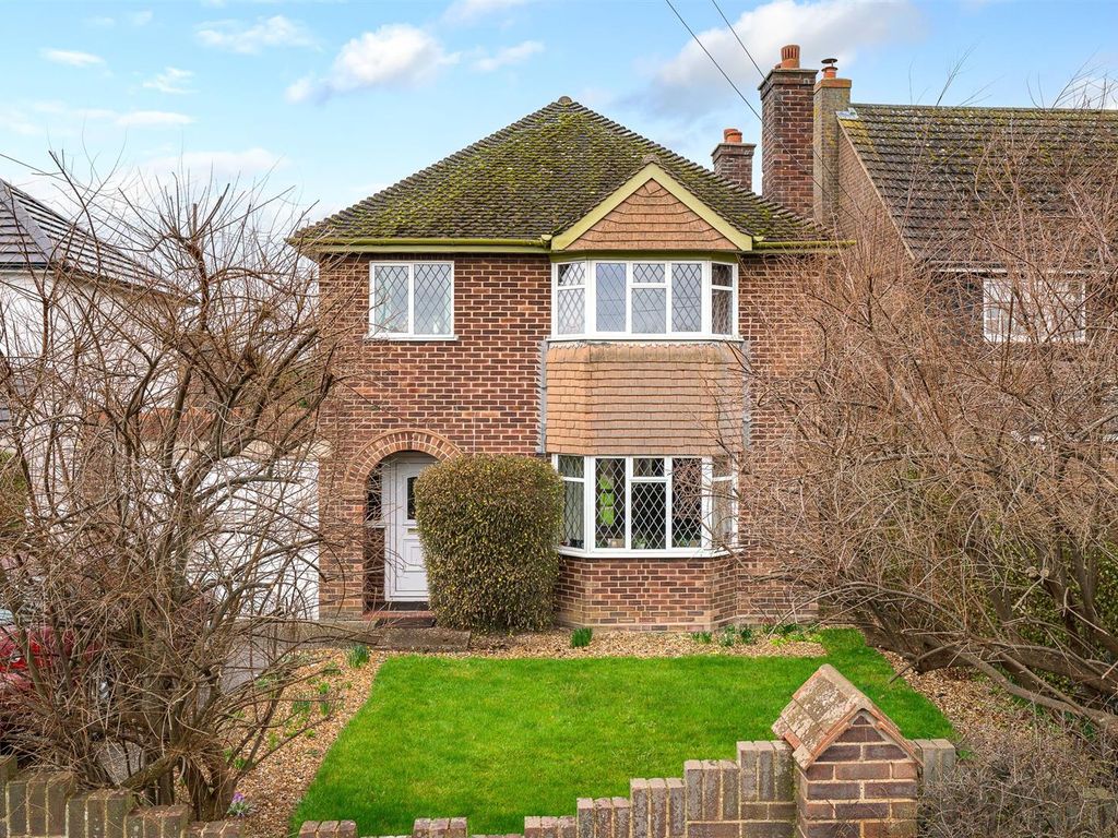 3 bed detached house for sale in Hitchin Road, Arlesey SG15, £495,000